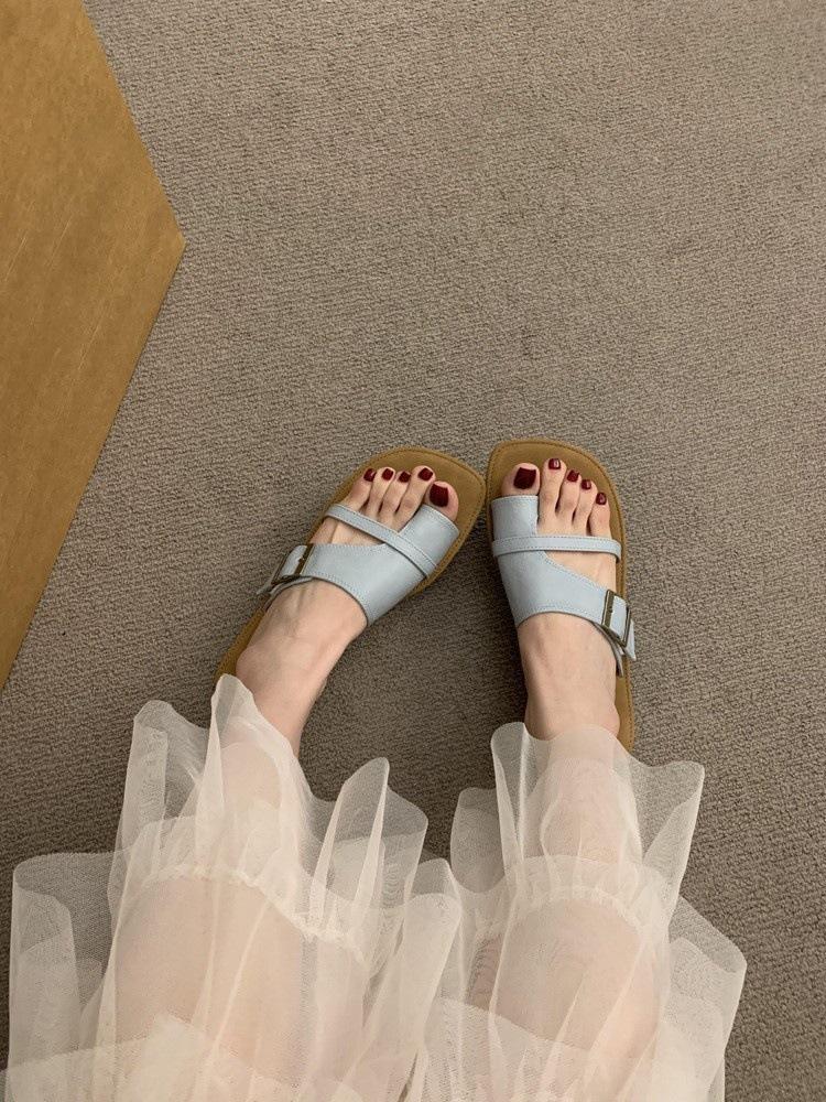 

Ретро шлепанцы с открытым носком женские летние 2025 новые на плоской подошве с мягкой подошвой пляжные сандалии 40 синий