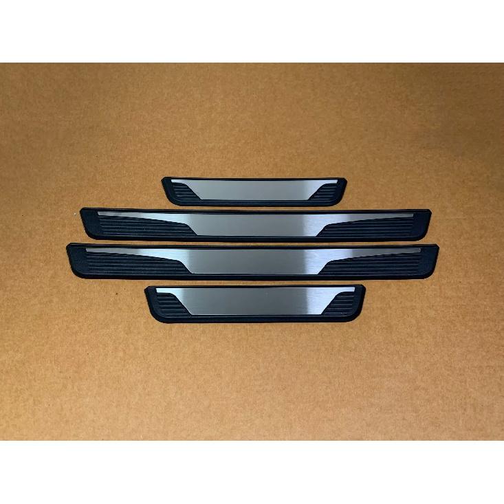 

For Nissan Navara 2015 2016 2017 2018 -2025 Door Sill Pedal Cover Trim Scuff Plate Protector Sticker Car Styling Accessories Silver With Letter