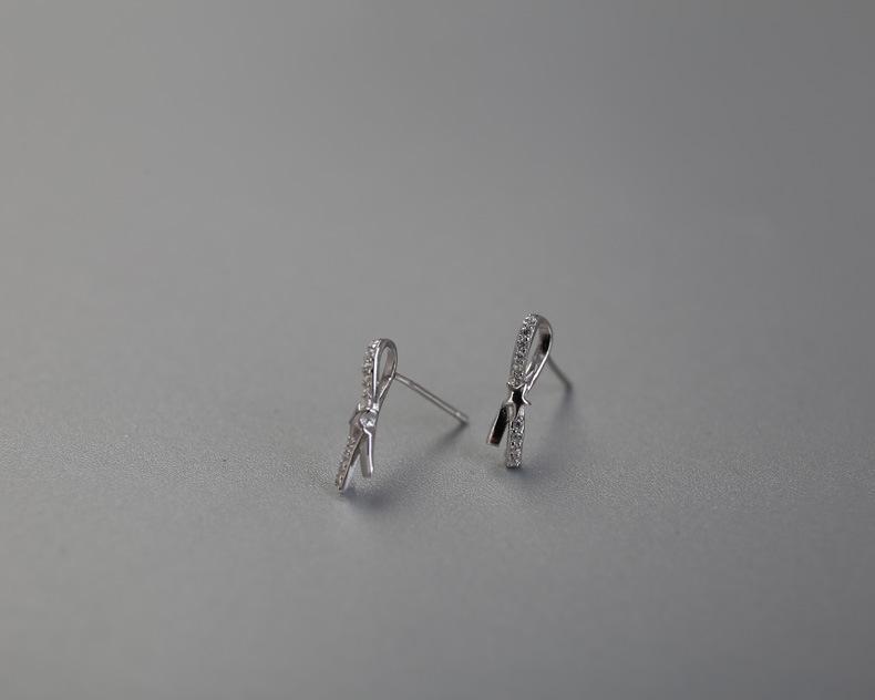 Simple  Fashionable and Luxurious Bow Earrings for Women  Japanese and Korean Style Five-pointed Star Earrings