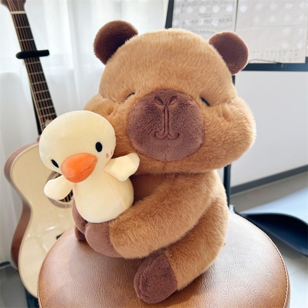 

Simulation Capybara Hug Duck Plush PP Cotton Capibara Fluffty Doll Birthday Gift 32cm