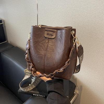 2025 Autumn/Winter Retro Crossbody Bucket Bag – Large Capacity, Trendy Niche Underarm Handbag