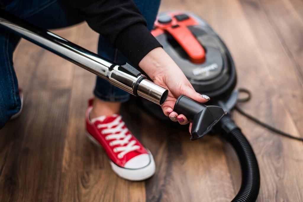 Lehmann Typhoon Bagless Vacuum Cleaner 4000W Cyclonic for Carpets and Floors
