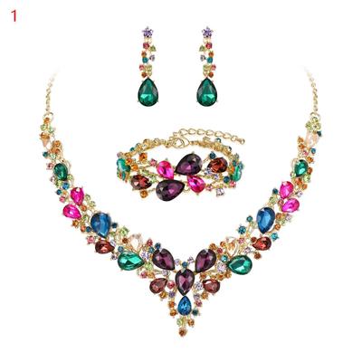 Luxe Bruids Sieraden Set met Strass: Ketting, Oorbellen en Armband met Diamantaccenten