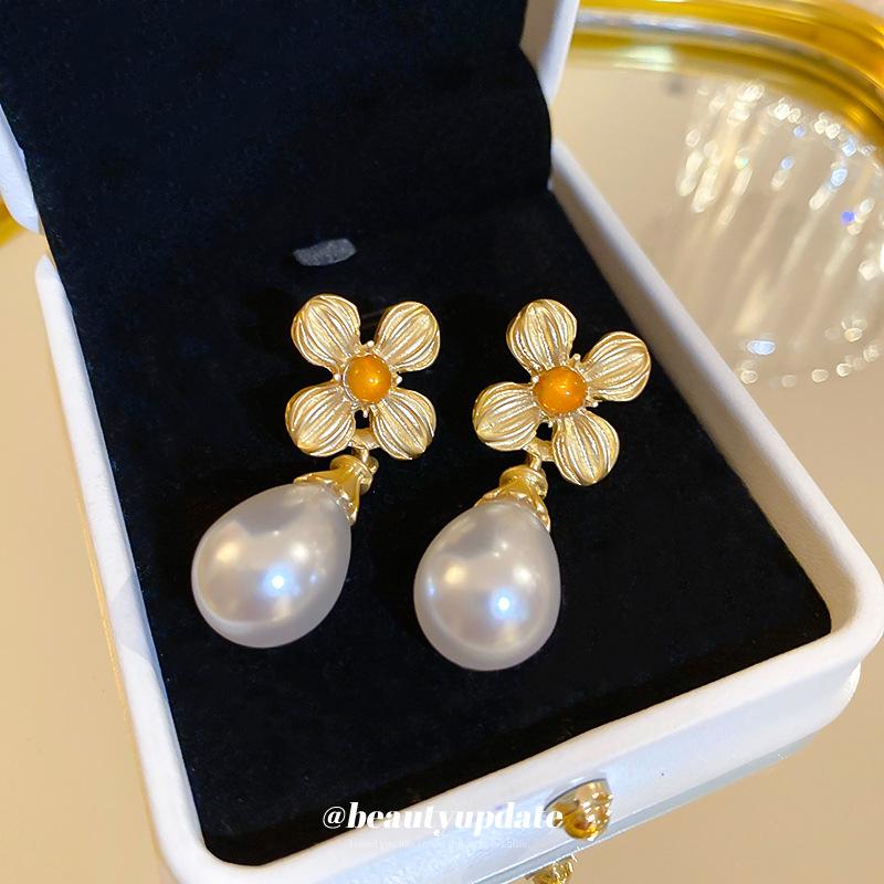 Silver needle flower water drop pearl stud earrings French retro temperament personalized versatile earrings light luxury niche earrings
