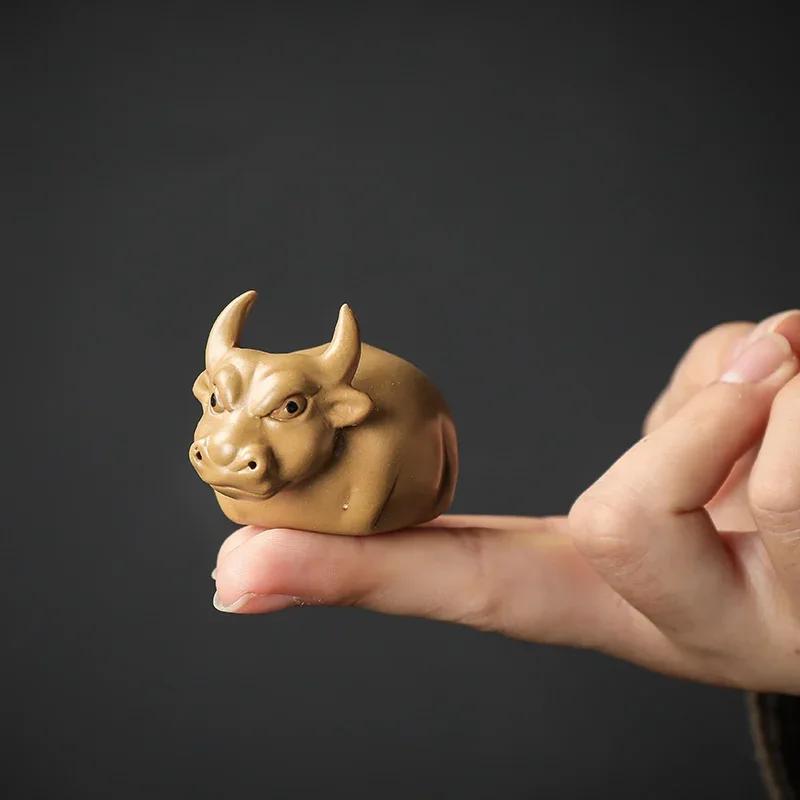 

Ісінська фіолетова глина Чайний вихованець Наконечник пальця Маленька статуетка корови Прикраса Ручна робота Скульптура Ремесла Настільні прикраси Домашня прикраса для чайного сервізу 6X3.9X4CM