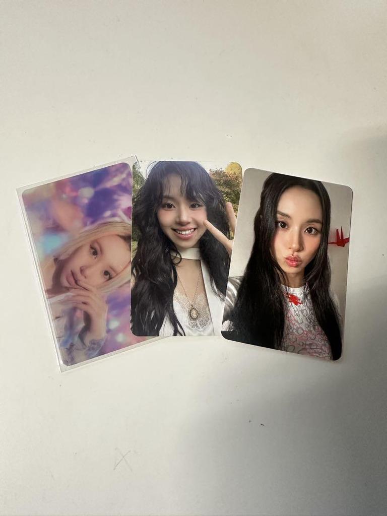 [USED] TWICE Nayeon Jeongyeon Momo Sana Jihyo Mina Dahyun Trading Cards