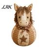 Kit di Assemblaggio Bambole Morbide Patchwork Natalizio Kit Fai da Te, Materiali per Cucito su Stoffa Artigianato di Babbo Natale con Cartamodelli Angelo Gnomo Animale Kit di Artigianato per Principianti,