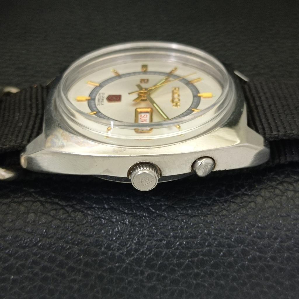 Ricoh R31 AUTOMATIC JAPAN MENS VINTAGE SILVER COLOR DIAL WATCH A701941-5 R207-a701941