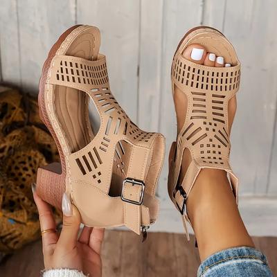 Pár dámskych jednofarebných sandálov so štvorcovým podpätkom s otvorenou špičkou a zapínaním na zips, vhodné na plážové outdoorové sandále na vysokom podpätku