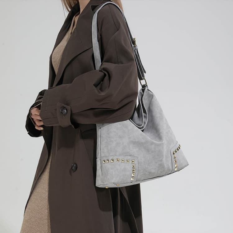 Rivet tote bag women's large-capacity commuter shoulder bag