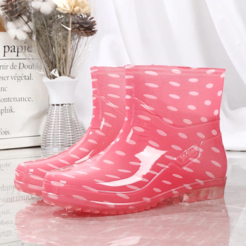 Women's Fashion Non-Slip Short Rain Boots, Waterproof Outdoor Rubber Shoes with Warm Cotton Lining.