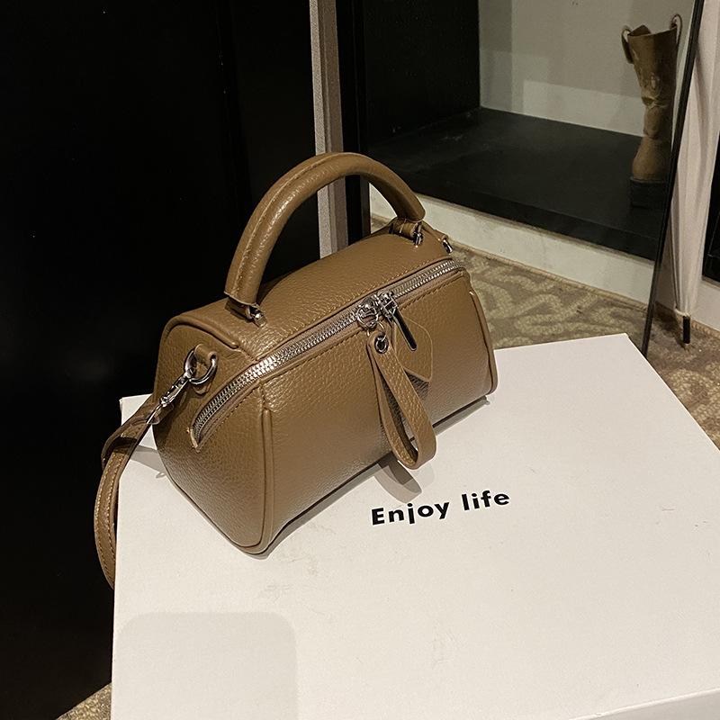 Niche Retro Foreign Style Small Bag Women's Bag 2025 New Versatile Hand Carry Small Square Bag High-end Shoulder Messenger Bag