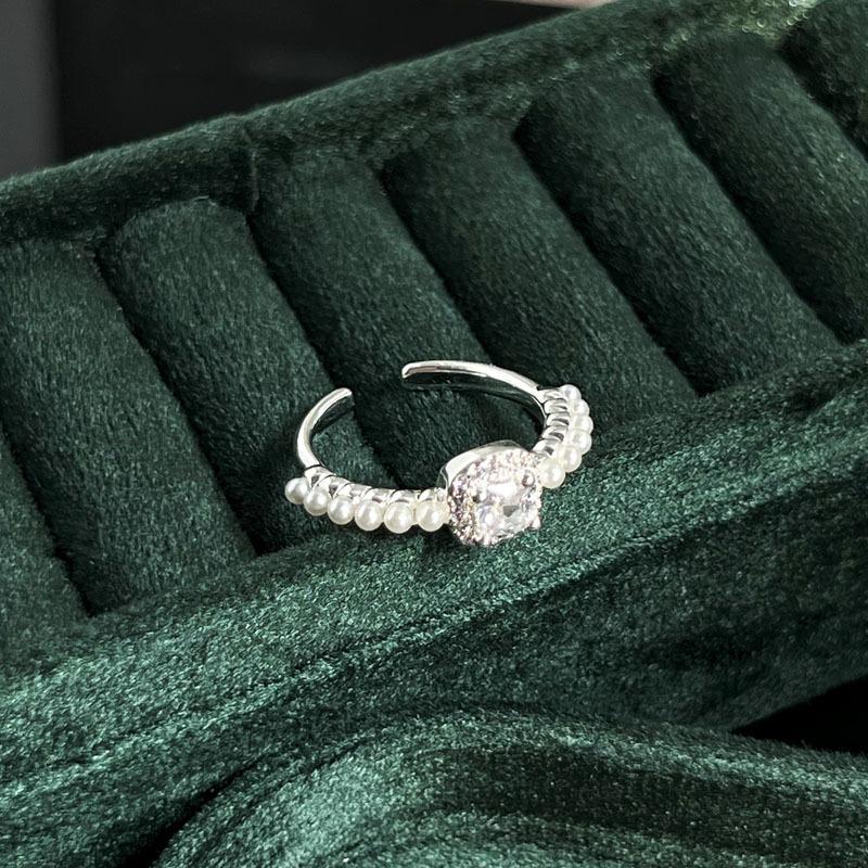 

2026 Lace Star Dream French Retro Pearl Fashion Bow Ring Female Sweet Temperament Super Immortal Niche Light Luxury Ring Resizable