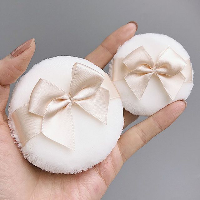 Stapi - Bow Powder Puff Off-White - 7.5cm