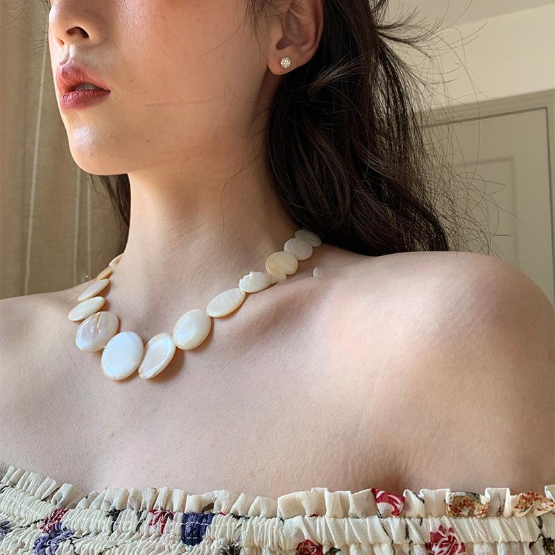 Retro runt skalhalsband, stil för semester vid havet, enkelt och mångsidigt halsband med temperament, halsband med avancerad känsla