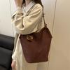 Autumn new retro large-capacity shoulder bag women's fashion versatile messenger bag commuter underarm bag