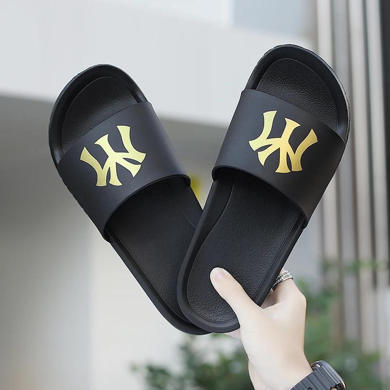 Tongs de plage Homme Marques Originales Pantoufle Slide Homme Luxe 2024 Pantoufles Homme Douces Marcher à la Maison Chaussures d'Été Vente