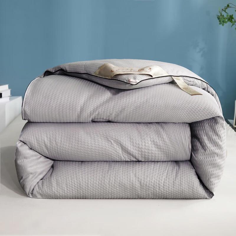 OEING All-Season Dot Quilt 2.2m x 2.4m, 5kg