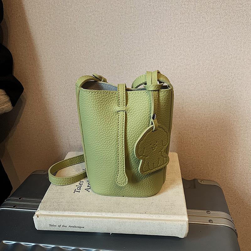 

Korean version of fashion mobile phone bag Crossbody women s bag 2025 new simple lychee pattern bucket bag versatile shoulder bag циан