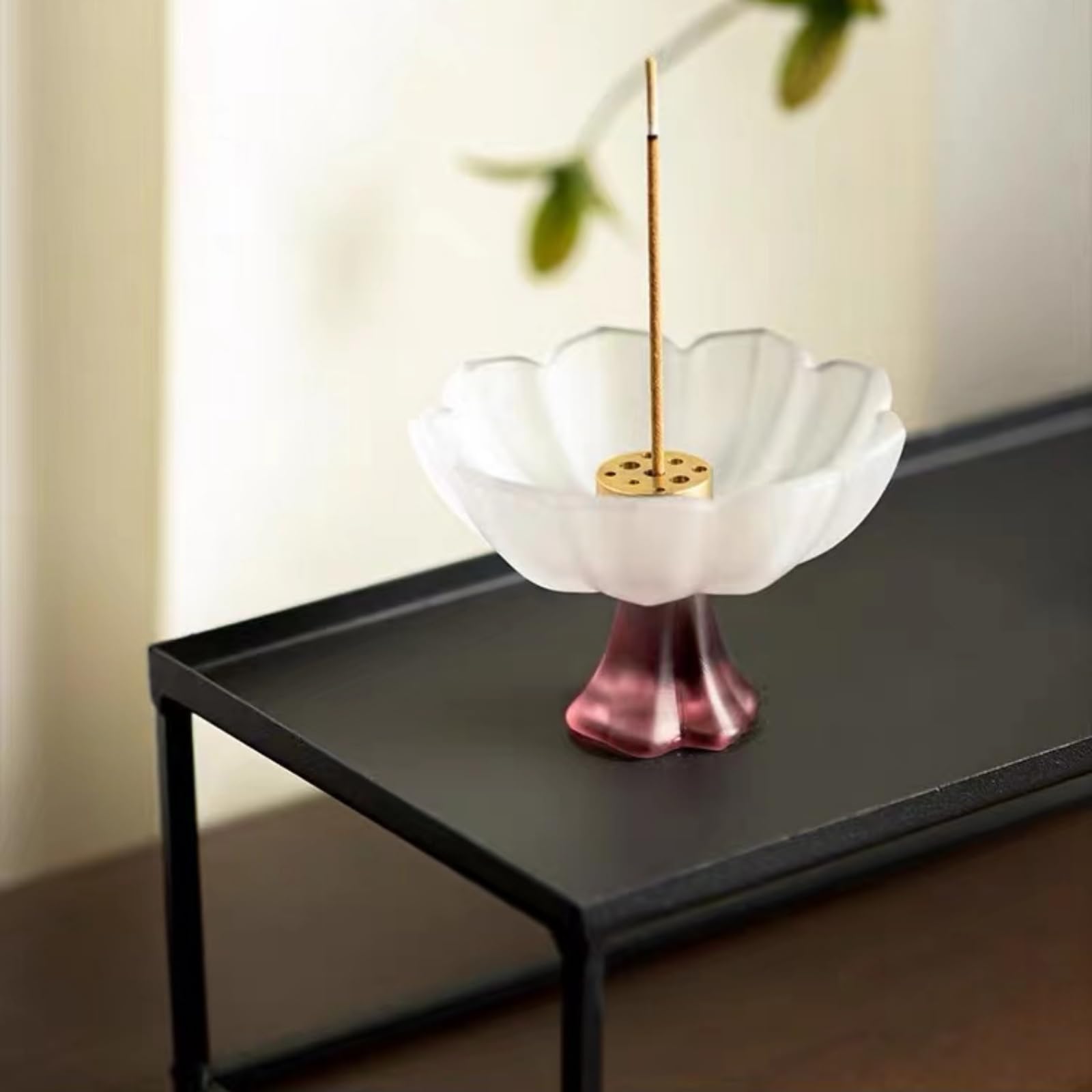 

Stylish incense holder made of glass. Incense burner, incense holder, ash-free incense holder, simple design, versatile for meditation, yoga,