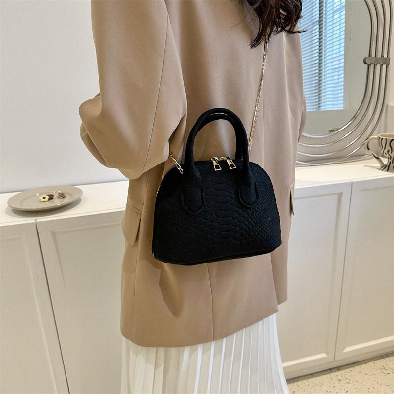 Chic And Modern 2023 Spring Korean Style Felt Fabric Shell Bag Elegant And Versatile Crossbody Bag For Women