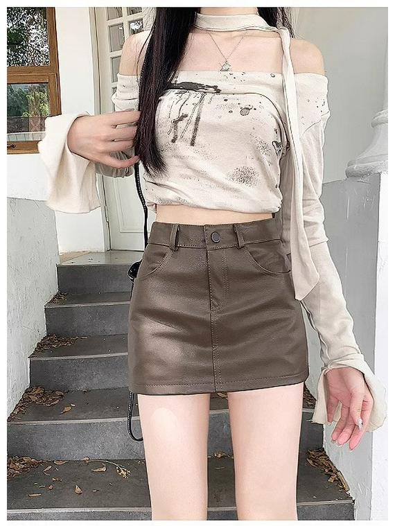 Women's Coffee-Colored PU Leather A-Line Mini Skirt, Petite, High-Waisted, Textured, Hip-Hugging, Autumn Style.