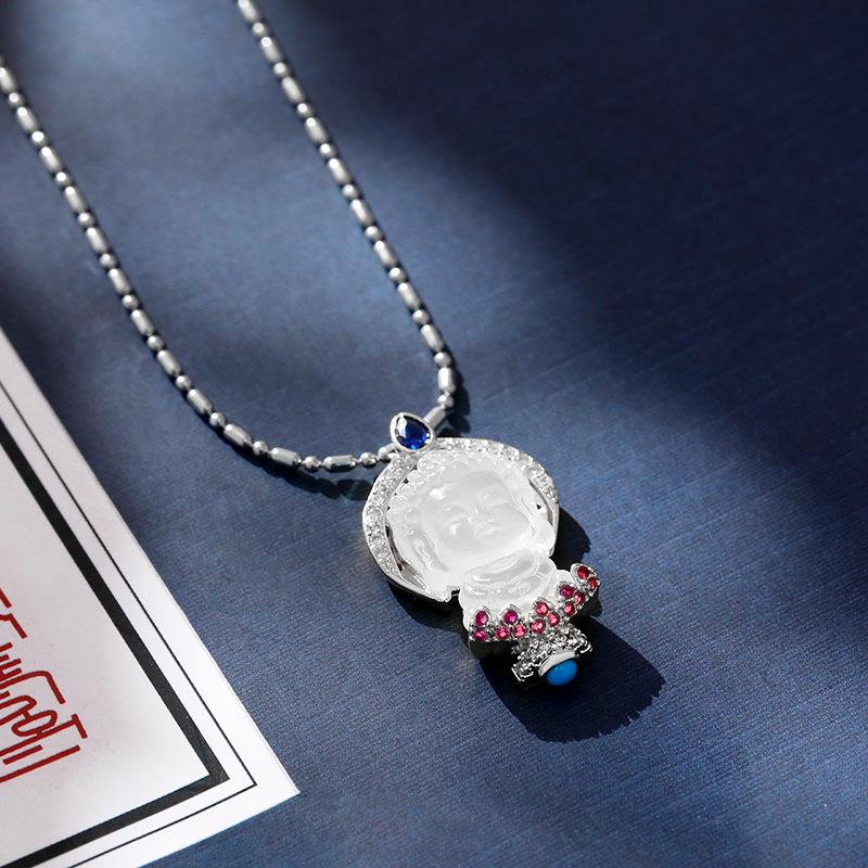 

Циркон Лед Ожерелье Маленький Будда: Элегантный прозрачный чокер-подвеска для женщин