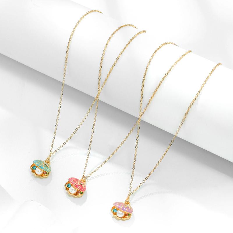 2026 Summer Imitation Pearl Crystal Pendant Necklace for Women Luxury Colorful Shell Clavicle Chain Beach Vacation Jewelry Gift