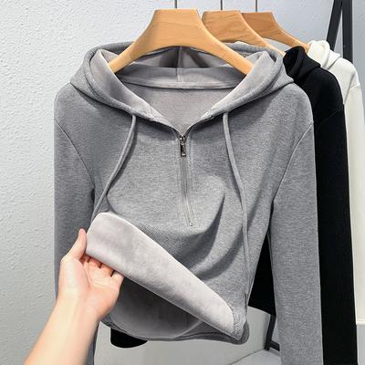 Schwarzes Fleece-Kapuzensweatshirt mit halbem Reißverschluss für Damen im Herbst und Winter mit einer Mütze als Basis und einem lässigen, taillierten Oberteil