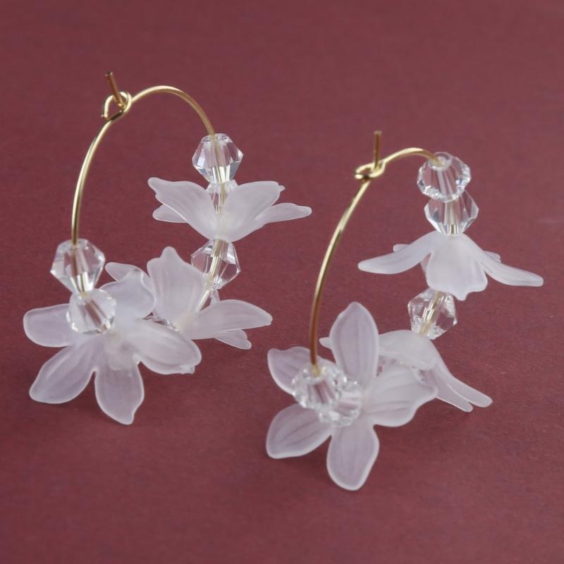 Fashion Trend White Acrylic Flower Drop Earrings Female Alloy Tassel Chain Pendant Earrings Korean Wedding Earrings