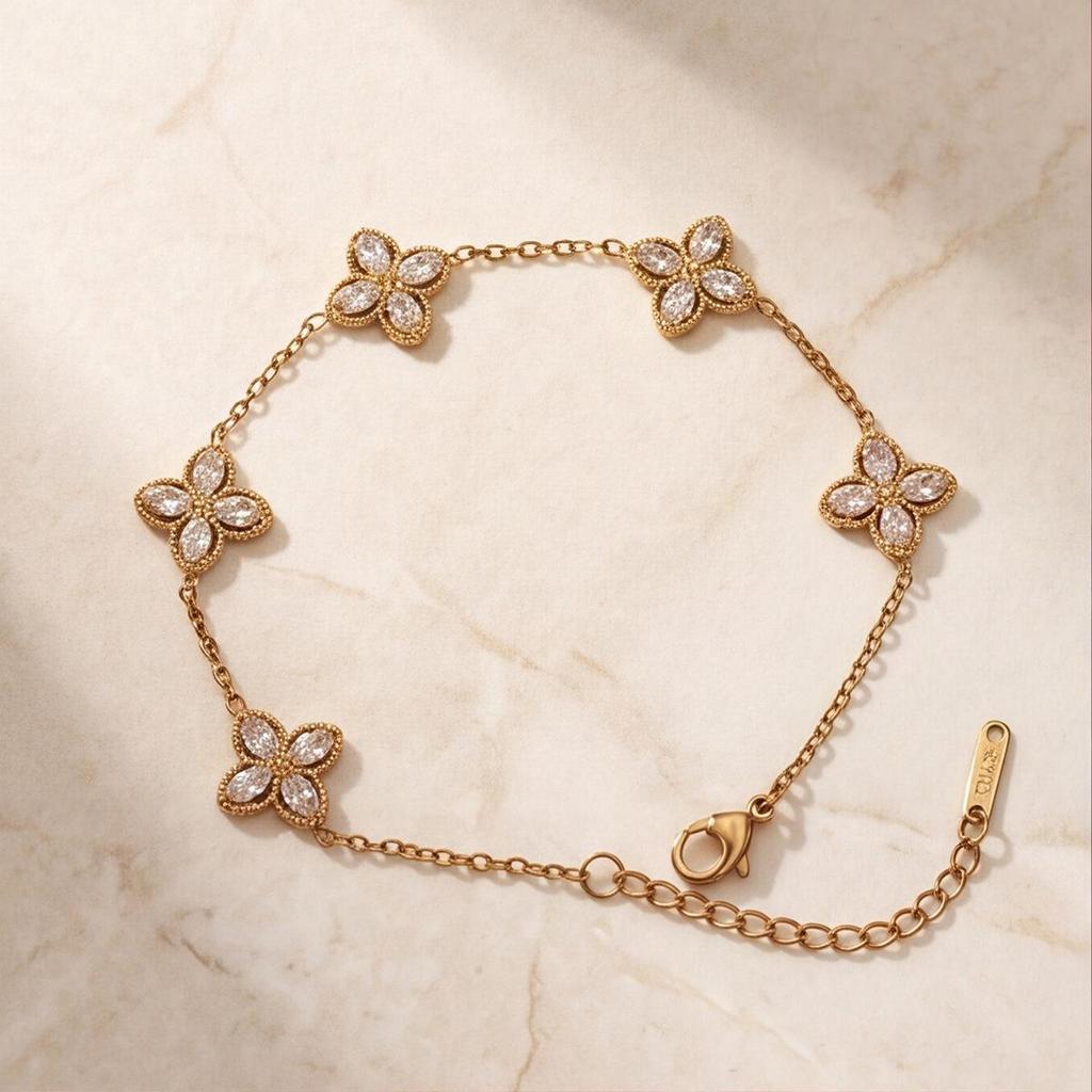Luxury Zircon Four-Leaf Clover Bracelet with Water Drop Diamond in Titanium Steel