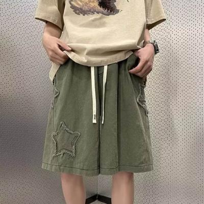 Jeansshorts für Herren, elastischer Bund, verstellbarer Kordelzug, übergroße, kurze Jeans mit weitem Bein, verwaschene, knielange Shorts mit Stern-Aufnäher mit Quaste am Rand