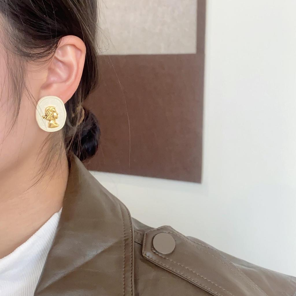 Ancient Greek Character Relief Earrings Earrings Women'S Light Luxury Retro Exquisite Advanced Texture Classical Art Earrings