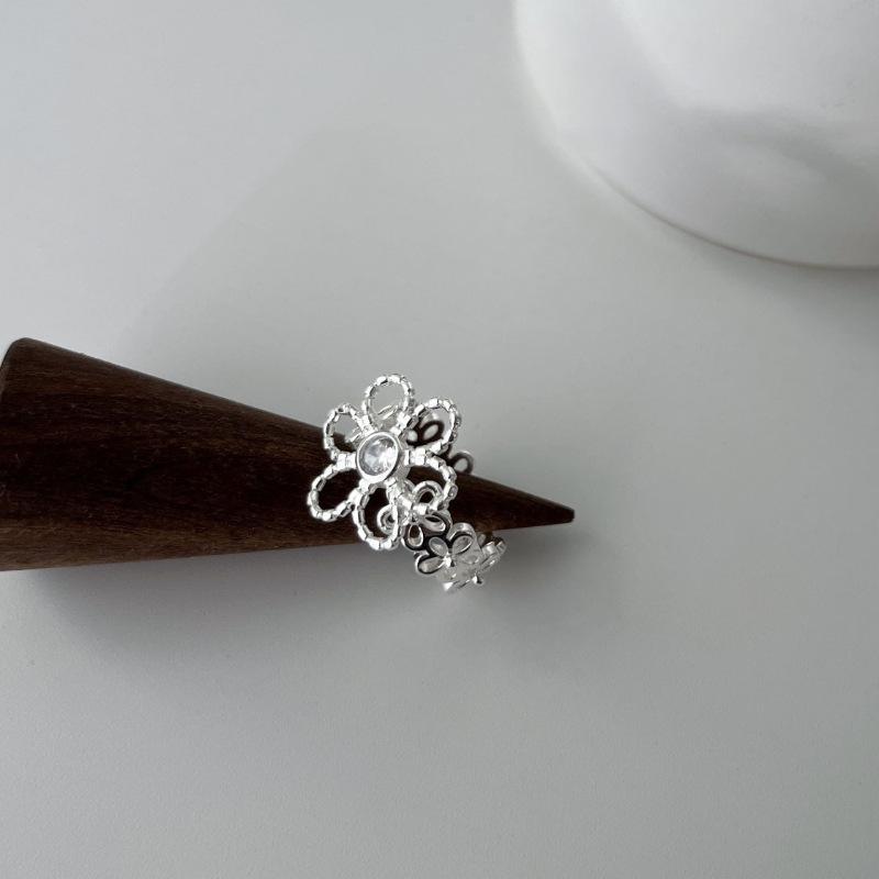 

Регулируемое модное медное кольцо с элегантным цветочным дизайном, идеально подходящее для повседневной носки