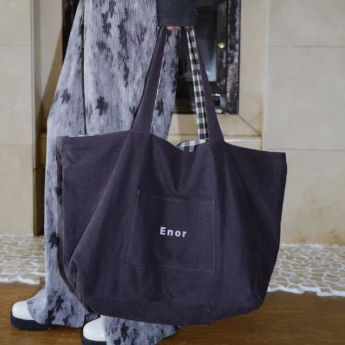 REVERSIBLE CHECK SHOPPER BAG - PURPLE