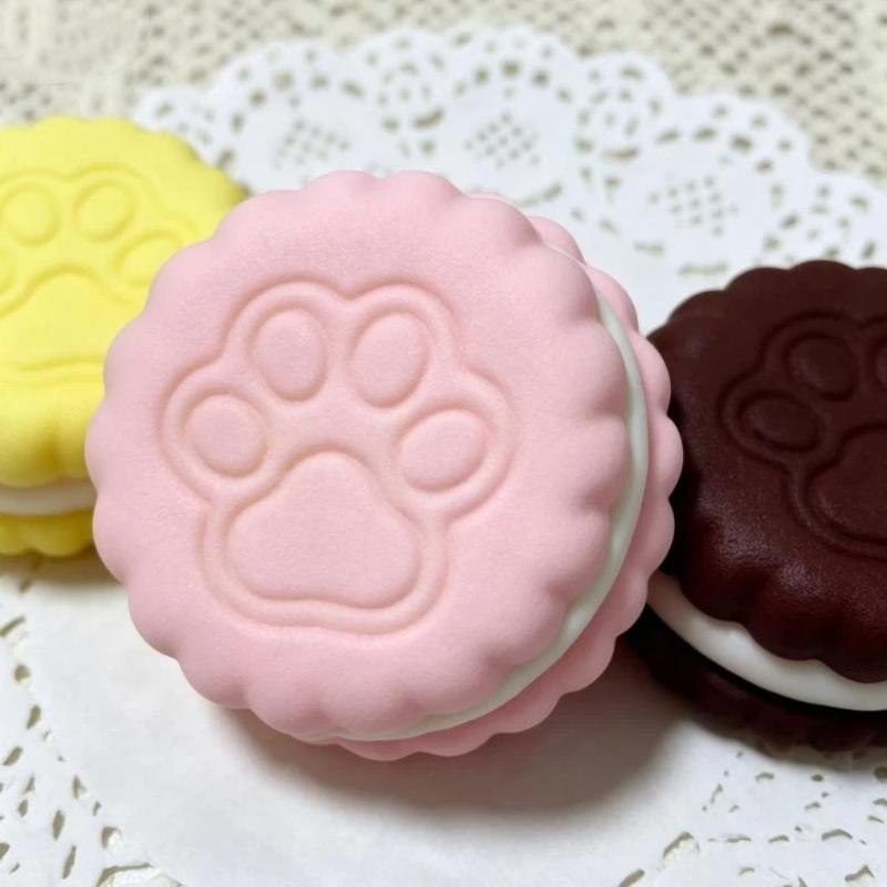 Cat Paw Biscuit Stress Relief Toy 1Pcs Soft Slow Rebound Realistic Fidget Toy for Kids Classroom Reward Gift