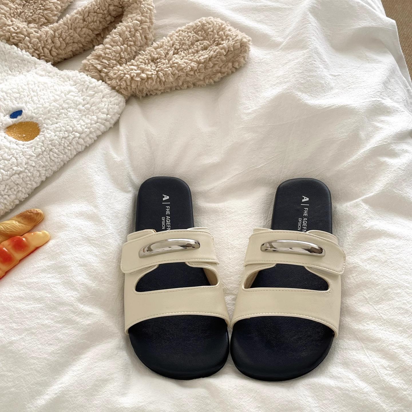 

2025 summer new French word fairy style with retro silver wear lazy soft bottom drag female skirt sandals 40