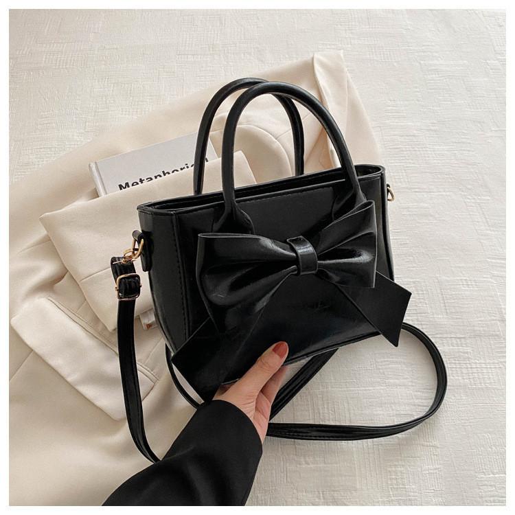 Trendy Butterfly Knot Women s Mini Bag 2024 Spring New Simple Color Collision Handbag чёрный