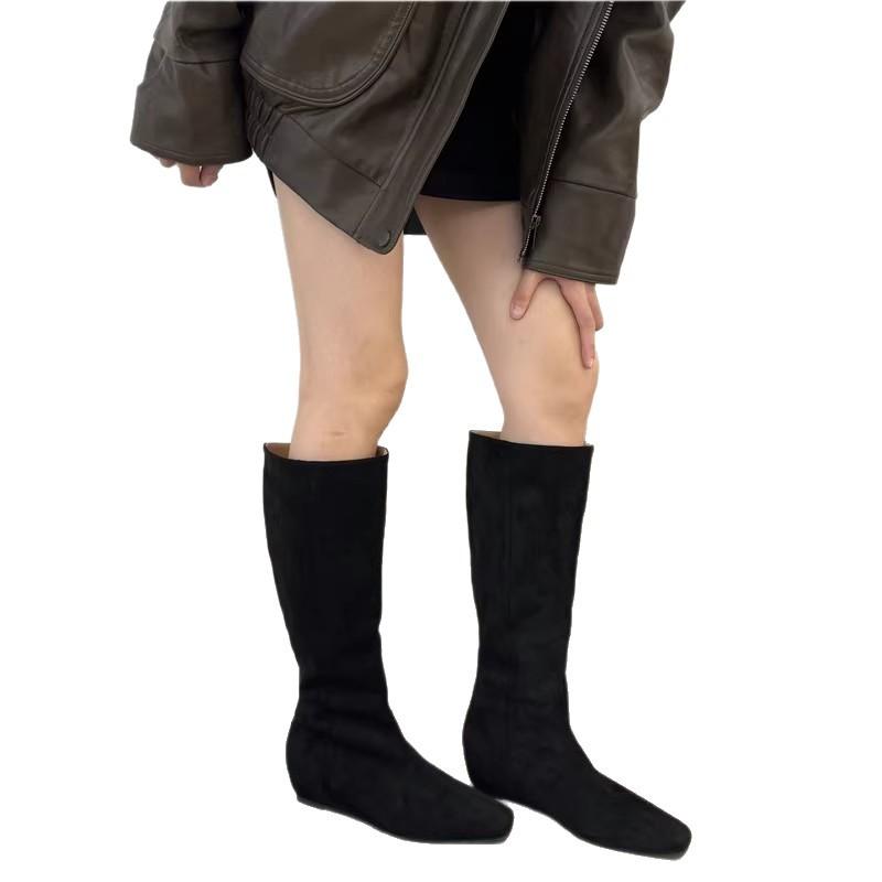 Botki na koturnie z zamszu z kwadratowym noskiem dla kobiet 2025 jesień i zima nowe modele ale kozaki do kolana wersja koreańska modne botki z cholewką dla w