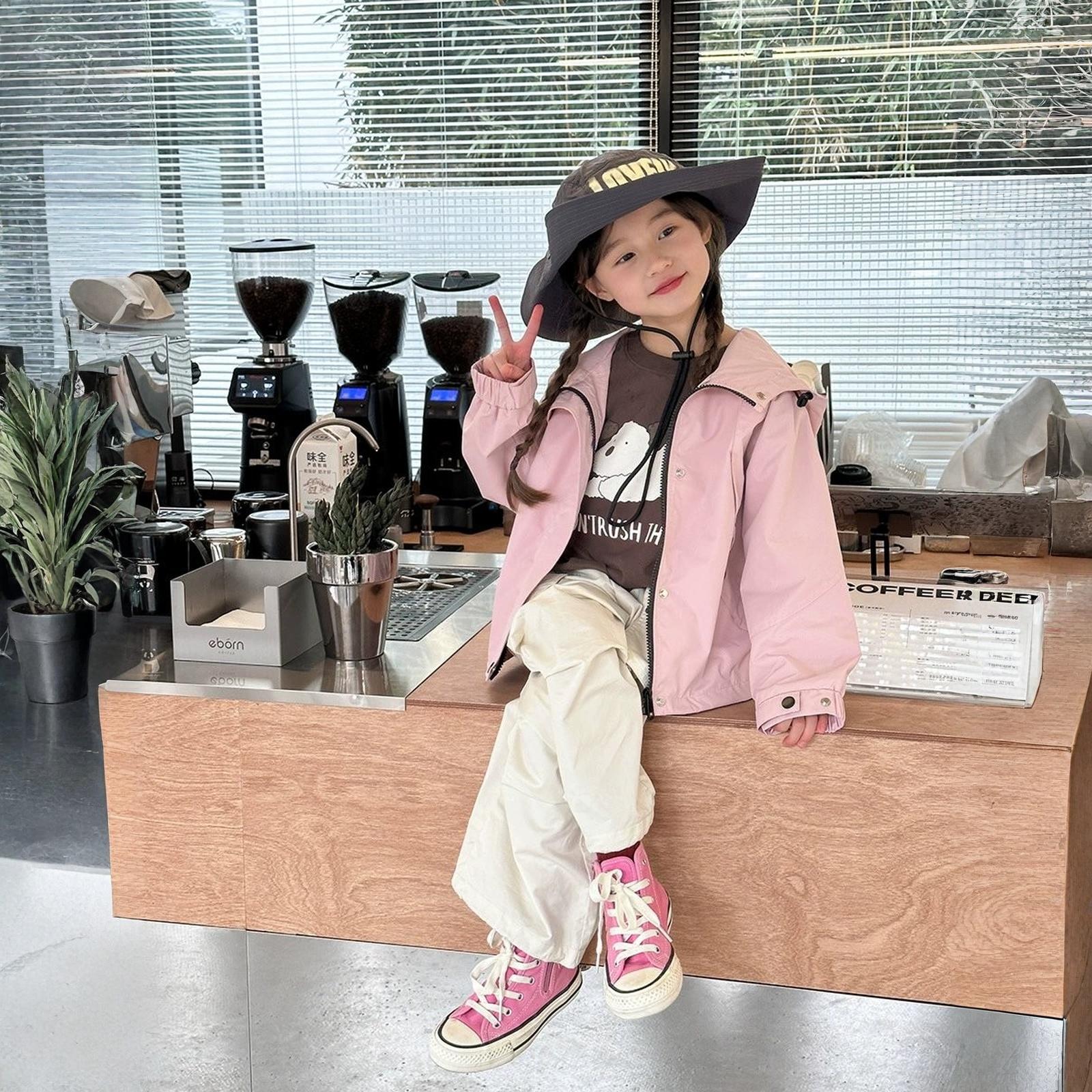 

Kids Stylish Windproof Wrinkle-Resist Hooded Outdoor Jacket 100 бежевий