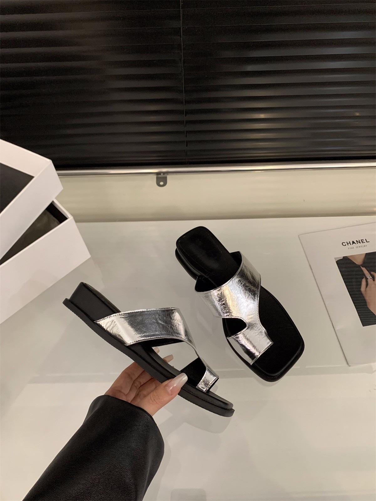 

Wedge heel silver toe French cool slippers fairy shoes 2025 summer wear soft-soled vacation beach sandals 35 серебряный