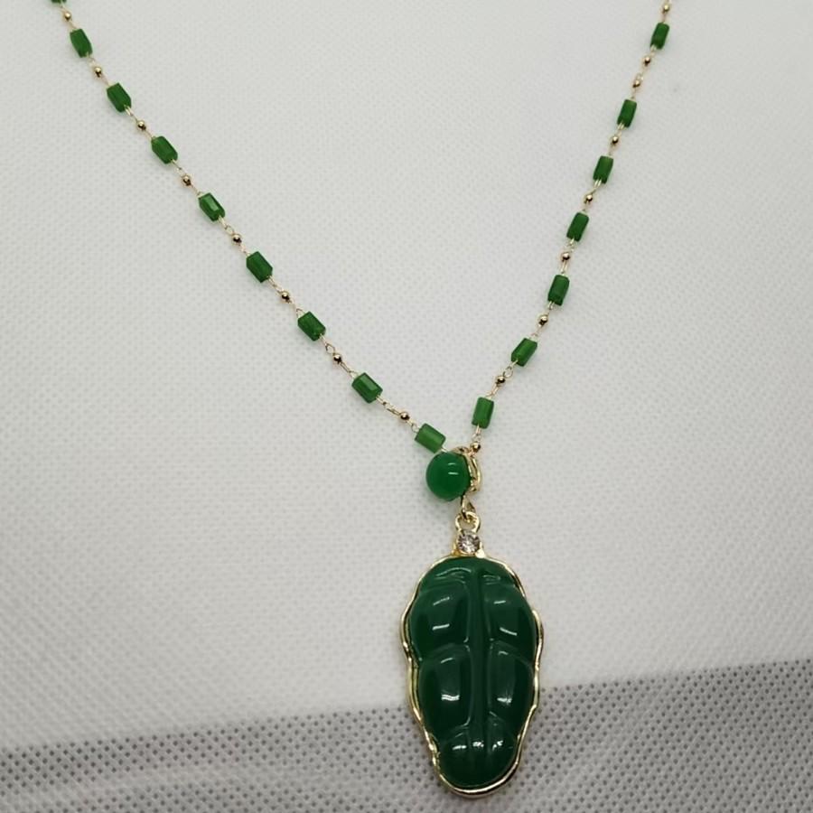 Elegant Green Leaf Pendant Necklace for Women - Simple, Fashionable, and Versatile