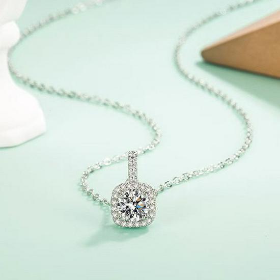 Square Zircon Sparkling Necklace: High-End, Trendy, Light Luxury Clavicle Chain for Women