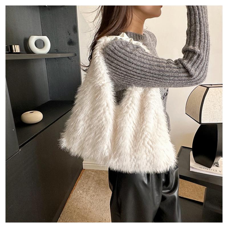 Autumn and Winter New Fashion Macaroon Women's Shoulder Bags Fluffy Long Plush High Capacity Armpit Bags Foreign Style Female Portable Large Tote Bags