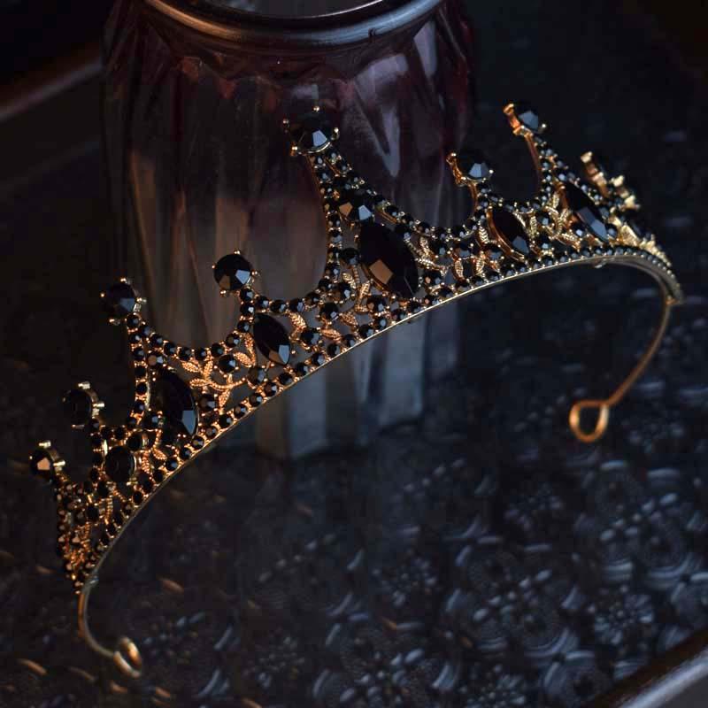 

European and American Crystal Crown Birthday Princess Headwear Alloy Colored Rhinestone Headband Exudes The Charm of An Award Crown