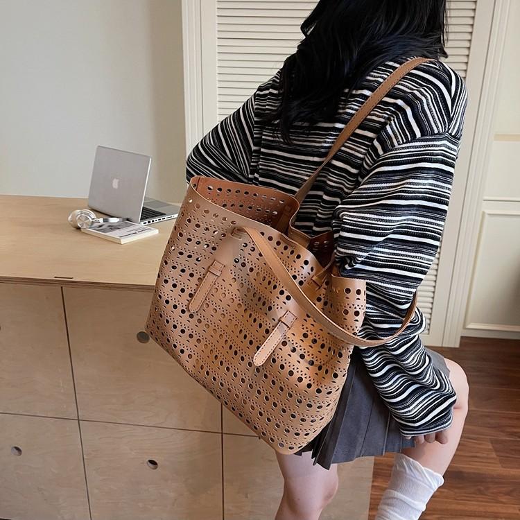 Large-capacity Hollow Bag Women's Summer New Casual Shoulder Mother and Child Bag Popular Commuter Tote Bag