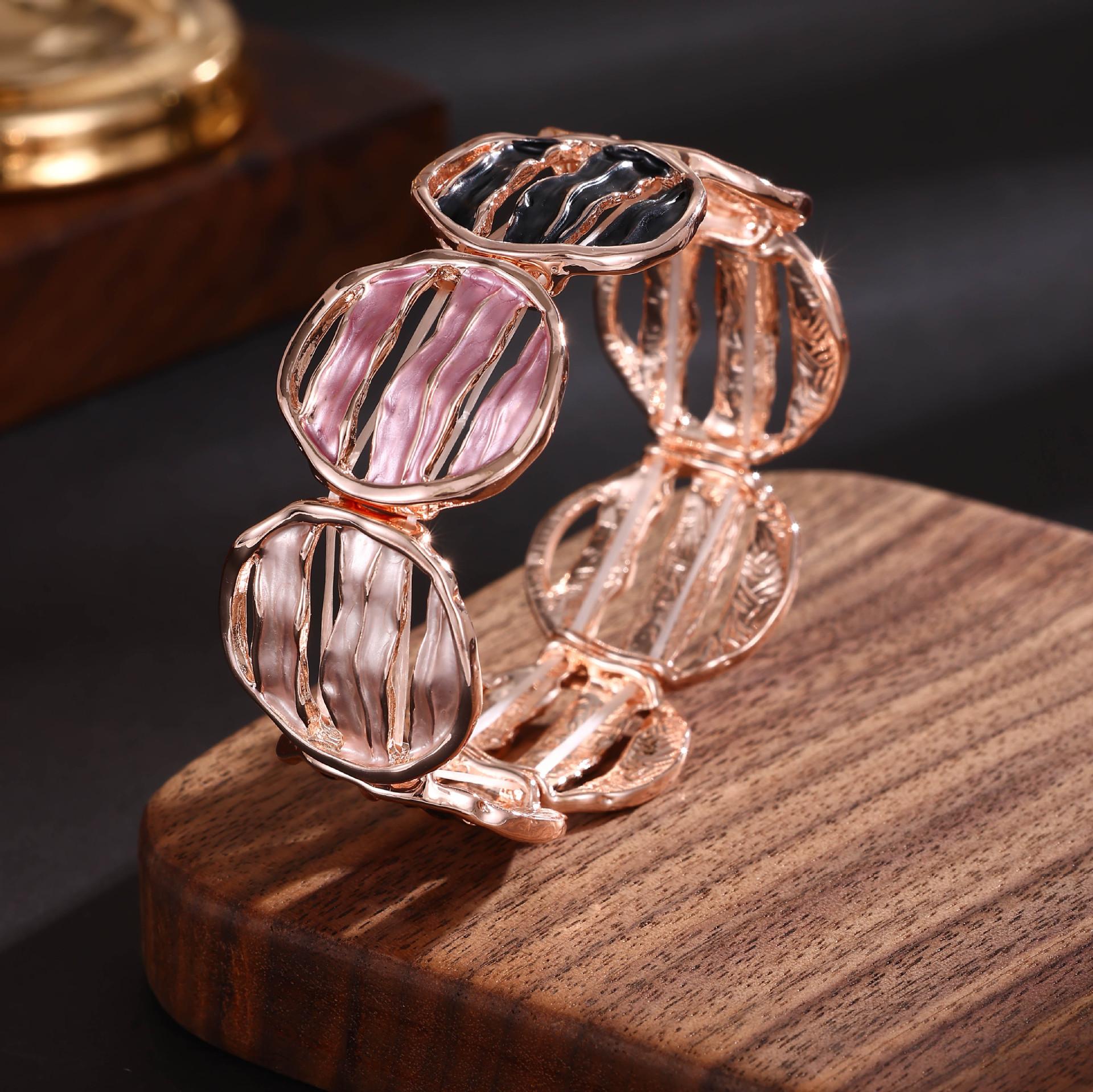 

New color round hollow alloy elastic bracelet, fashionable high-end geometric line women s bracelet