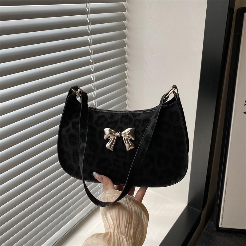 New Fashionable and Casual Single Shoulder Popular Underarm Bag Trendy and Beautiful Small Square Bag Underarm Bag