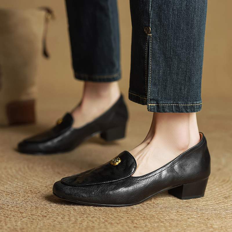 Krazing Pot Sheepskin Fashion Summer Spring Autumn Summer Slip on Women Round Toe Med Heels Metal Flowers Pleated Style Loafers