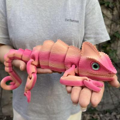3D Printed Multicolor Chameleon Statue with Movable Joints